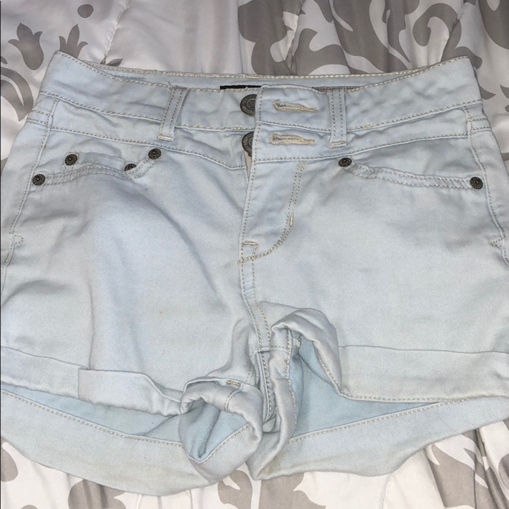 Light high waisted jean shorts